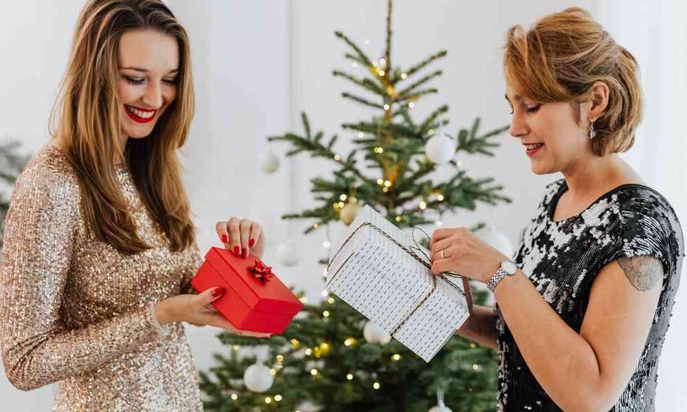 5 benefits of online shopping for this coming Christmas BestInfoHub